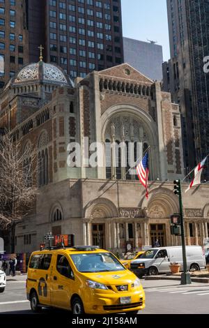 Die Saint Bartholomew's Church ist ein nationales historisches Wahrzeichen an der Park Avenue in New York City, USA 2022 Stockfoto