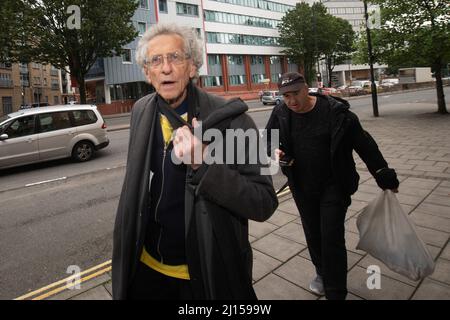 Amtsgericht Bristol, Bristol, Großbritannien. 3.. August 2021. Jeremy Corbyns älterer Bruder Piers Corbyn, 74, von der East Street in Southwark kommt in Brist an Stockfoto