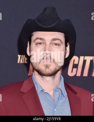 Los Angeles, Ca. 21. März 2022. Regisseur Aaron Nee nimmt an der Premiere von Paramount Picters' 'The Lost City' in Los Angeles im Regency Village Theatre am 21. März 2022 in Los Angeles, Kalifornien, Teil. Kredit: Jeffrey Mayer/Jtm Fotos/Media Punch/Alamy Live News Stockfoto