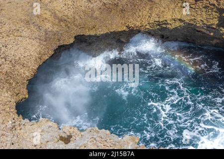 Watamula Hole - natürlicher Anblick auf der Insel Curacao in der Karibik Stockfoto