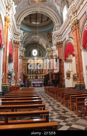 Kirchenschiff der Stiftskirche St. Lawrence, Birgu, Vittoriosa, Malta, Dezember 3, 2019. Stockfoto