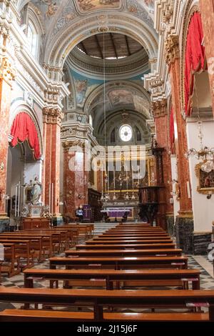 Kirchenschiff der Stiftskirche St. Lawrence, Birgu, Vittoriosa, Malta, Dezember 3, 2019. Stockfoto