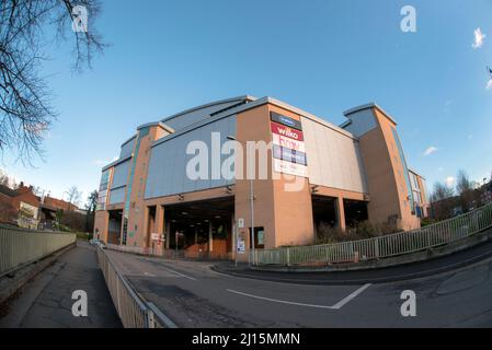 Redditch Kingfisher Hub - Einkaufszentrum und Busbahnhof Redditch Kingfisher (mit Wilko, HMV, The Range und 360 Play Town) Stockfoto