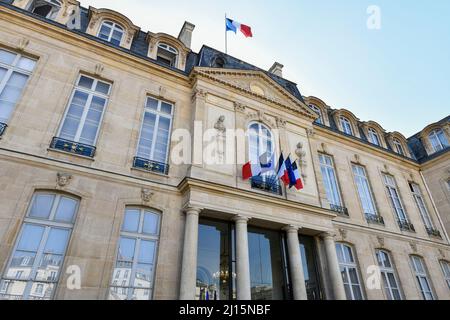 Die Abbildung zeigt den Eingang (im Innenhof) zum Elysée-Palast (Palais de l'Elysée). Stockfoto