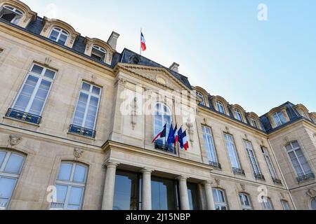 Die Abbildung zeigt den Eingang (im Innenhof) zum Elysée-Palast (Palais de l'Elysée). Stockfoto