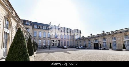 Die Abbildung zeigt den Eingang (im Innenhof) zum Elysée-Palast (Palais de l'Elysée). Stockfoto