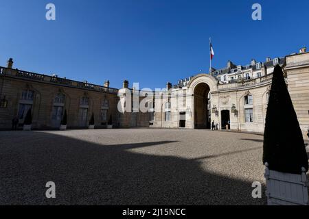 Die Abbildung zeigt den Eingang (im Innenhof) zum Elysée-Palast (Palais de l'Elysée). Stockfoto