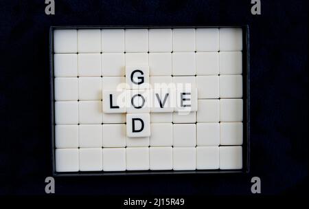 Liebe und Gott: Wörter, die aus Buchstabenkombinationen bestehen Stockfoto