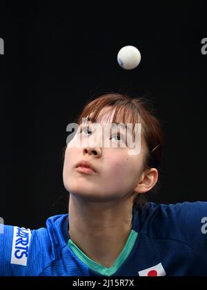 Doha, Katar. 22. März 2022. Nagasaki Miyu aus Japan tritt beim WTT Contender Doha 2022 in Doha, der Hauptstadt von Katar, am 22. März 16 2022 in der Einzel-Runde der Frauen zwischen dem chinesischen Shi Xunyao und dem japanischen Nagasaki Miyu an. Kredit: Nikku/Xinhua/Alamy Live Nachrichten Stockfoto