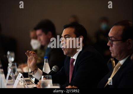 Bogota, Kolumbien. 22. März 2022. Der kolumbianische Nationalregistar Alexander Vega während einer Sitzung der Wahlgarantien, bei der der Nationalregistar Alexander Vega sich entschied, für die Kongresswahlen 2022 keine neue Wahlzählung durchzuführen, in Bogota, Kolumbien, am 22. März 2022. Foto: Chepa Beltran/Long Visual Press Kredit: Long Visual Press/Alamy Live News Stockfoto