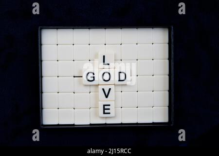 Liebe und Gott: Wörter, die aus Buchstabenkombinationen bestehen Stockfoto