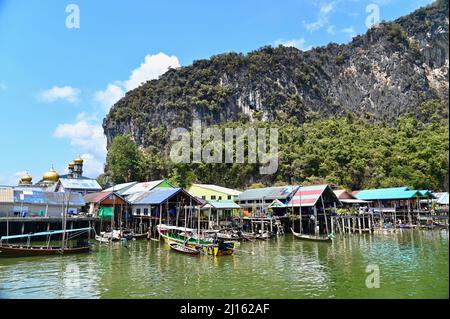 Traditionelle Häuser in Koh Panyee Muslim Floating Village Stockfoto