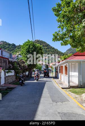 Straße in Le Bourg, Terre-de-Haut, Iles des Saintes, Les Saintes, Guadeloupe, Kleinere Antillen, Karibik. Stockfoto