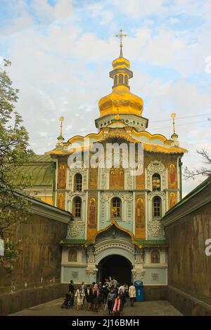 Trinity Gate Church ist ein orthodoxer Tempel, der den Haupteingang zum Kiev-Pechersk Lavra bildet. Es wurde im frühen XII Jahrhundert erbaut. Ukraine Ky Stockfoto