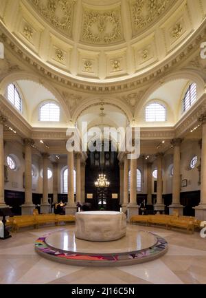 Blick nach Westen auf die Orgel , St., Sankt, Sankt, St., Sankt, Heiliger Stockfoto