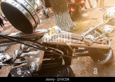 Chrom glänzendes Horn auf einem Retro-Fahrrad Stockfoto