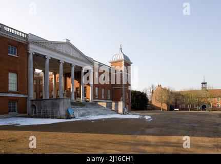 An 1761 von Robert Adam erbaut, Ostseite mit Portikus und Gutshaus Stockfoto