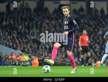 MANCHESTER, ENGLAND - 1. NOVEMBER 2016: Ivan Rakitic aus Barcelona im Rahmen des UEFA Champions League-Spiel der Gruppe C zwischen Manchester City und dem FC Barcelona im City of Manchester Stadium. Copyright: Cosmin Iftode/Picstaff Stockfoto