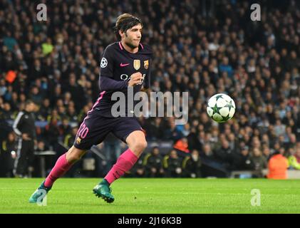 MANCHESTER, ENGLAND - 1. NOVEMBER 2016: Sergi Roberto aus Barcelona im Einsatz während des UEFA Champions League-Spiel der Gruppe C zwischen Manchester City und dem FC Barcelona im City of Manchester Stadium. Copyright: Cosmin Iftode/Picstaff Stockfoto