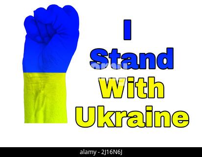 Die Faust des Mannes mit Einer Flagge der Ukraine isoliert auf Ich stehe mit der Ukraine Text Weißer Hintergrund Stockfoto