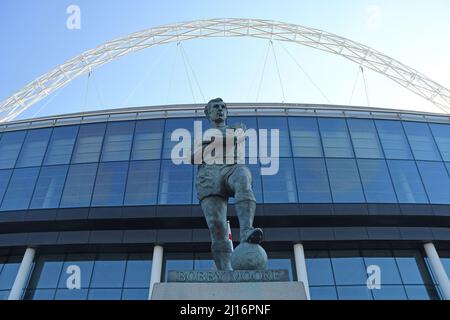 MANCHESTER, ENGLAND - 14. SEPTEMBER 2016: Bobby Moore-Statue vor dem Wembley-Stadion vor dem UEFA Champions League-Spiel der Gruppe E zwischen Tottenham Hotspur und AS Monaco im Wembley-Stadion. Copyright: Cosmin Iftode/Picstaff Stockfoto