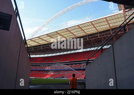 MANCHESTER, ENGLAND - 14. SEPTEMBER 2016: Blick auf das Wembley-Stadion vor dem UEFA Champions League-Spiel der Gruppe E zwischen Tottenham Hotspur und AS Monaco im Wembley-Stadion. Copyright: Cosmin Iftode/Picstaff Stockfoto