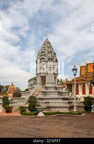 Königspalast in Phnom Penh, Kambodscha. Stupa von Kantha Bopha Stockfoto