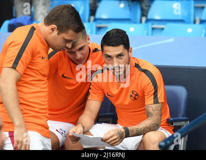 MANCHESTER, ENGLAND - 24. AUGUST 2016: Nicolae Stanciu (R) vom FCSB, aufgenommen während der zweiten Etappe des UEFA Champions League-Gleichlaufs 2016/17 zwischen Manchester City (Engalnd) und FCSB (Rumänien) im Etihad Stadium. Copyright: Cosmin Iftode/Picstaff Stockfoto