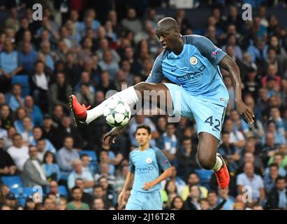 MANCHESTER, ENGLAND - 24. AUGUST 2016: Yaya Tour of City, aufgenommen während der zweiten Etappe der UEFA Champions League 2016/17 im Etihad Stadium zwischen Manchester City (Engalnd) und FCSB (Rumänien). Copyright: Cosmin Iftode/Picstaff Stockfoto