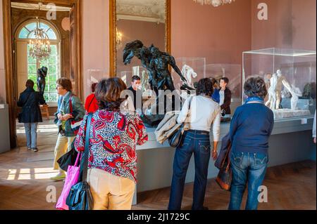Paris, Frankreich, viele Touristen besuchen innen, Rodin Museum, Skulptur Auguste Rodin Stockfoto