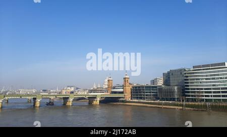 London, Großbritannien. 22. März 2022. Gesamtansicht von London von der London Bridge in London, England. Daniela Porcelli /SPP Quelle: SPP Sport Press Foto. /Alamy Live News Stockfoto