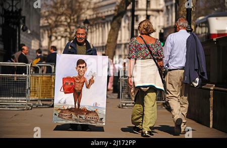 Der politische Künstler Kaya Mar mit seinem neuesten Gemälde des Schatzkanzlers Rishi Sunak in Westminster, London. Bilddatum: Mittwoch, 23. März 2022. Stockfoto