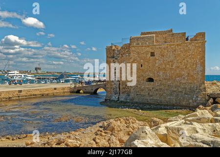 Paphos Castle am Rande des Hafens von Paphos in Zypern. Stockfoto