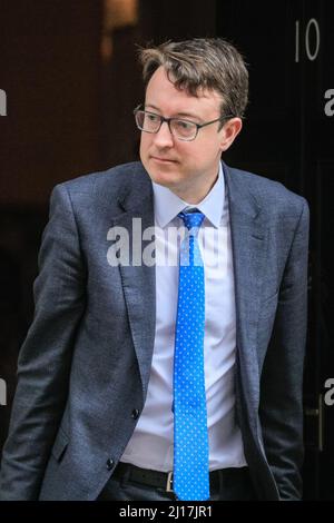 London, Großbritannien. 23. März 2022. Simon Clarke MP, Chief Secretary to the Treasury. Die Minister nehmen vor der Frühjahrserklärung an einer Kabinettssitzung in der Downing Street Teil. Kredit: Imageplotter/Alamy Live Nachrichten Stockfoto