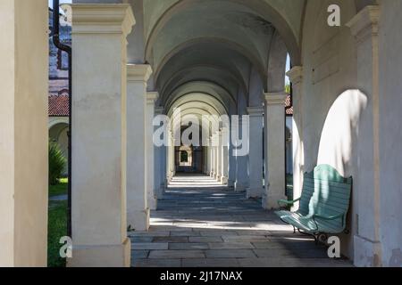 Collegno,Italien,Europa - 1. September 2020 : die Galerie in der Certosa reale in Collegno Stockfoto