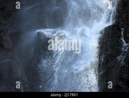 Natur Foto von Marine Geologie, zufälligen Muster, Struktur, Form, mit einer dezenten Farbe Paletten in einem halb abstrakten Stil auf die Cardigan Bay Wa Stockfoto