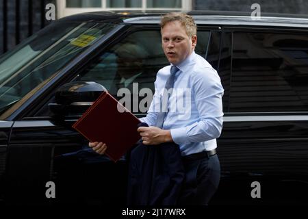Downing St. London, Großbritannien. 23.. März 2022.der Abgeordnete Grant Shapps des RT Hon, Staatssekretär für Verkehr, kommt heute Morgen in der Downing Street 10 zur Kabinettssitzung an. Chris Aubrey/Alamy Live News Stockfoto