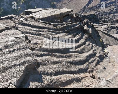 Verfestigte und gekühlte Pahoehoe Lava im Volcanoes National Park in Hawaii macht Wandteppiche wie Falten Stockfoto