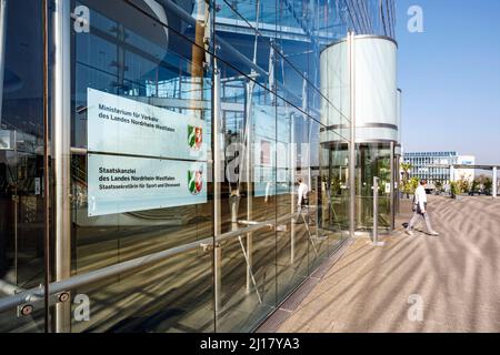 Verkehrsministerium des Landes Nordrhein-Westfalen mit Sitz im Stadttor Stockfoto