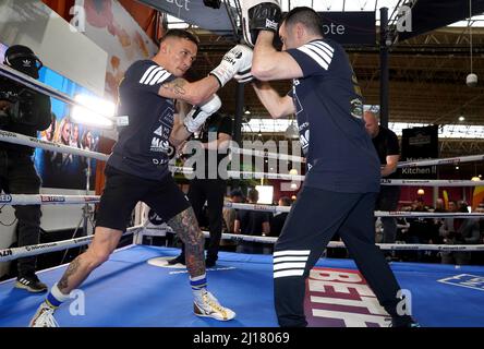 Josh Warrington während eines Medientraining auf dem Leeds Kirkgate Market. Bilddatum: Mittwoch, 23. März 2022. Stockfoto