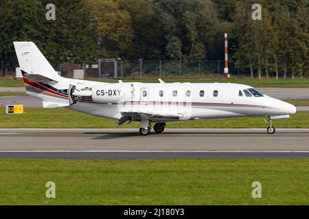 NetJets Europe Cessna 560XL Citation Excel (CS-DXY, 560-5791) nähert sich dem Hamburger Flughafen, HAM, EDDH Stockfoto