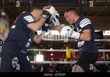 Josh Warrington während eines Medientraining auf dem Leeds Kirkgate Market. Bilddatum: Mittwoch, 23. März 2022. Stockfoto