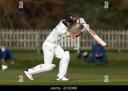 DURHAM CITY, GROSSBRITANNIEN. MÄR 23. David Bedingham von Durham Fledermäuse während der MCC University Spiel zwischen Durham UCCE und Durham County Cricket Club auf der Rennbahn, Durham City am Mittwoch 23. März 2022. (Kredit: Will Matthews | MI News) Kredit: MI News & Sport /Alamy Live News Stockfoto