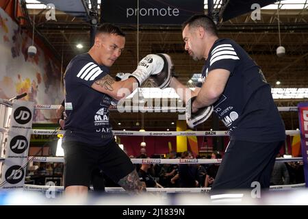 Josh Warrington während eines Medientraining auf dem Leeds Kirkgate Market. Bilddatum: Mittwoch, 23. März 2022. Stockfoto