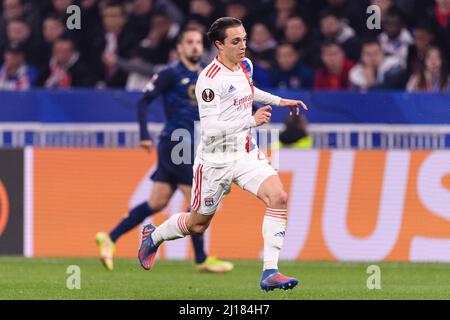 Lyon, Frankreich - 17. März: Maxence Caqueret aus Lyon läuft während der UEFA Europa League Runde von 16 auf der zweiten Etappe zwischen Olympique Lyon und Stockfoto