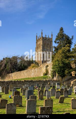 Gegenüber dem Friedhof der St. James’s Church in Chipping Campden, Gloucestershire, England Stockfoto