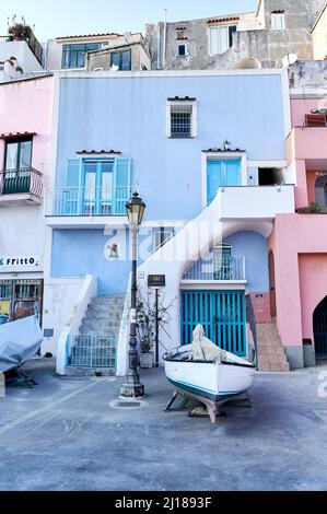 Bunte Häuser in der Marina di Corricella, Procida, Italien Stockfoto