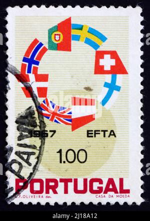 PORTUGAL - UM 1967: Eine in Portugal gedruckte Marke zeigt Flaggen der EFTA-Nationen, Europäische Freihandelsassoziation, um 1967 Stockfoto