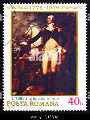 RUMÄNIEN - UM 1976: Eine in Rumänien gedruckte Briefmarke zeigt Washington in Trenton, Gemälde von John Trumbull, American Bicentennial, um 1976 Stockfoto