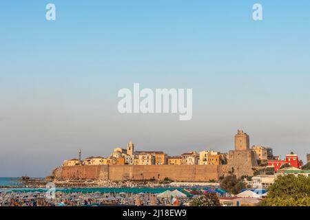 Panoramablick auf das historische Dorf Termoli (CB - Italien) Stockfoto